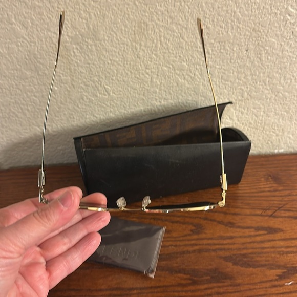 Fendi Authentic metal sunglasses case and cloth - Picture 8 of 10